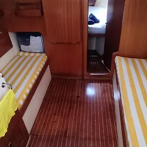 Hotel en barco Enjoy Our Sailboat In Barcelona, Sant Adrià de Besòs